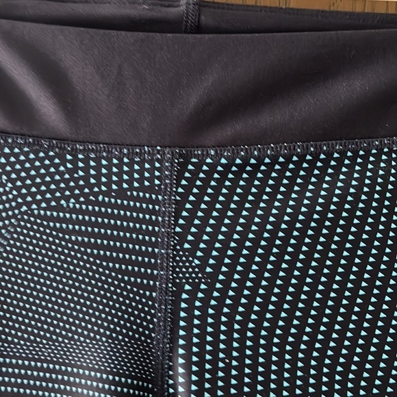 Under Armour athletic, capri joggers. Size Small - Picture 3 of 5